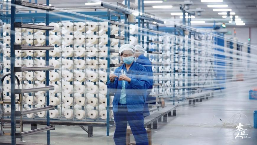 外国运动员也来冰雪大世界蹦迪,澳门管家婆正版图片大全2025,最新正品解答落实_高级版V5.25